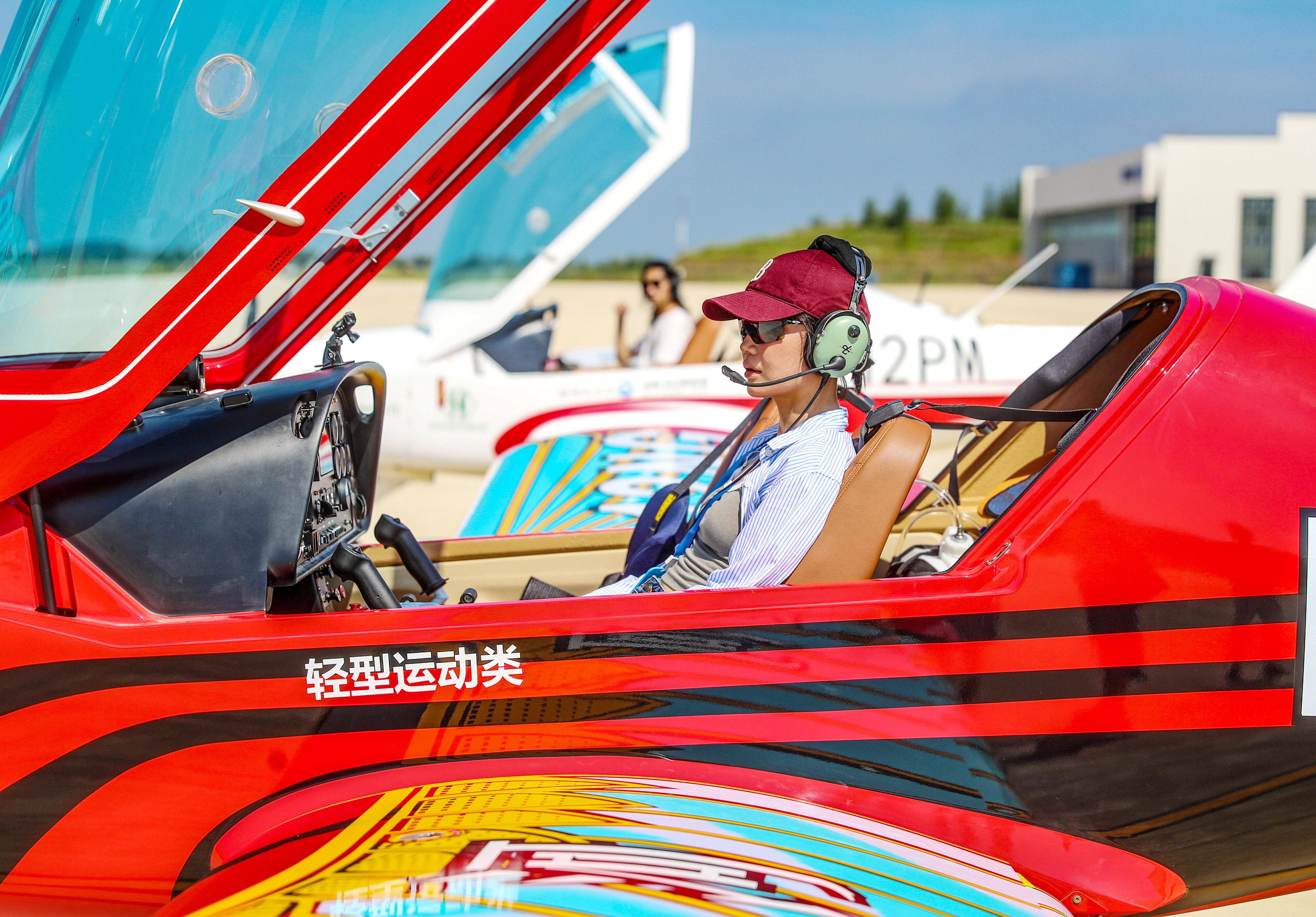 爱游戏体育（AYX）官方APP下载-包含&quot;全民空中飞行体验：跳跃天际的新运动&quot;的词条