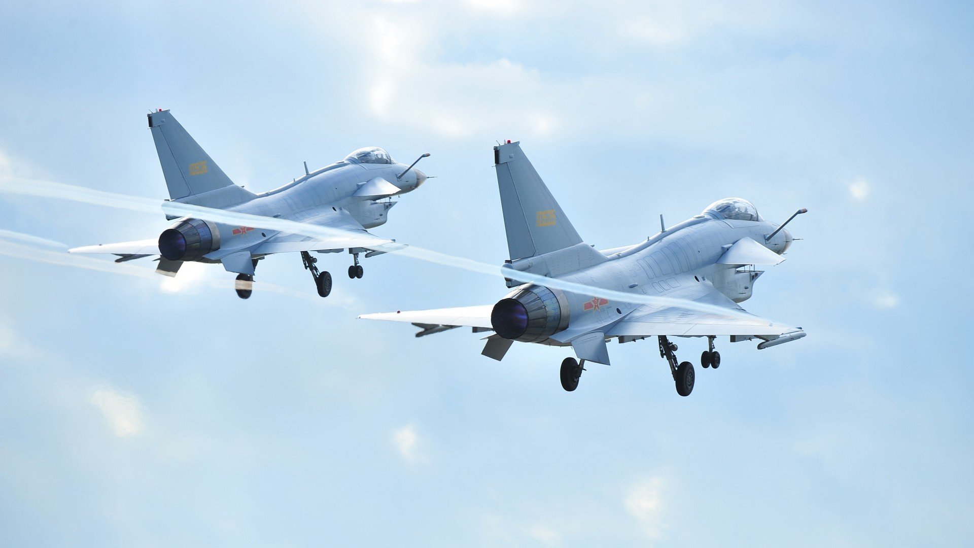 爱游戏娱乐平台-热火主场安装光影互动系统，夜场比赛体验全面升级