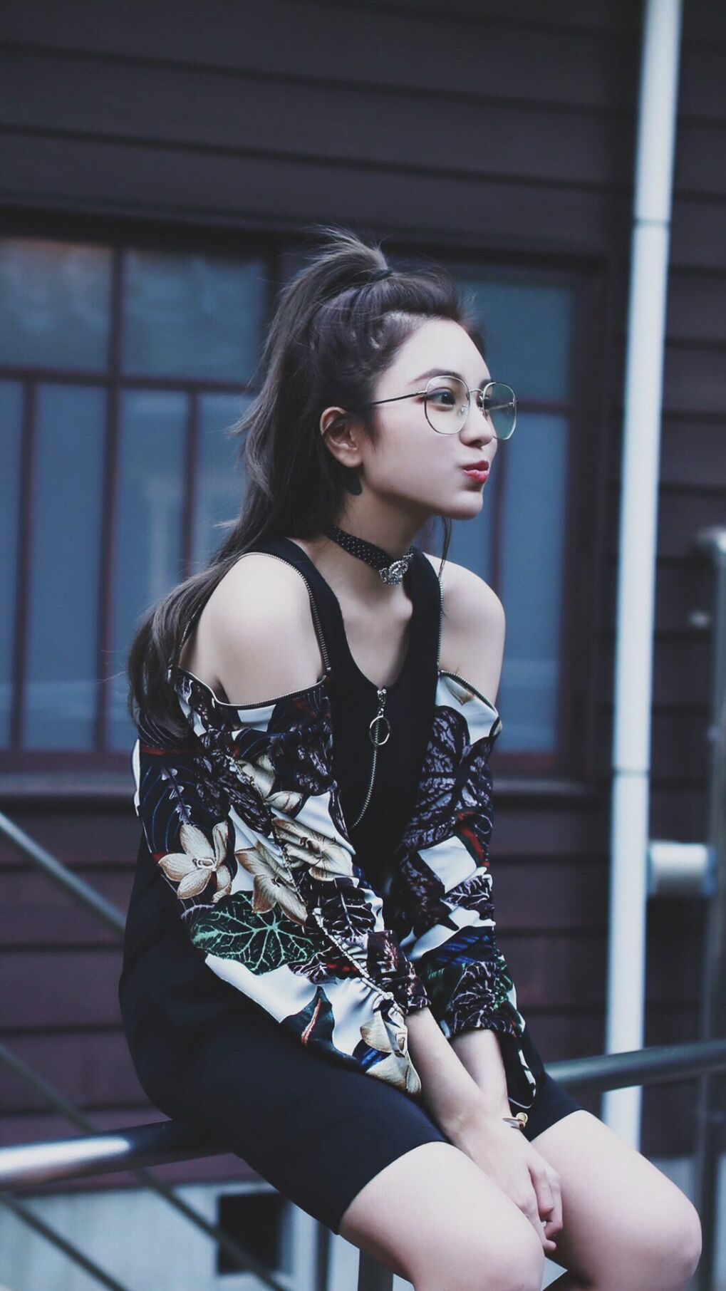 利物浦后卫亚诺普犀利抢断，带球发起反击，利物浦后卫阿诺德