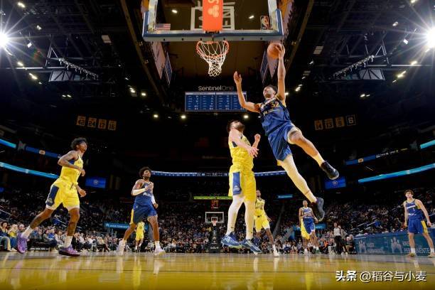包含爱游戏体育：勇士队训练营：杰克逊-戴维斯展现运动能力，争夺轮换位置的词条