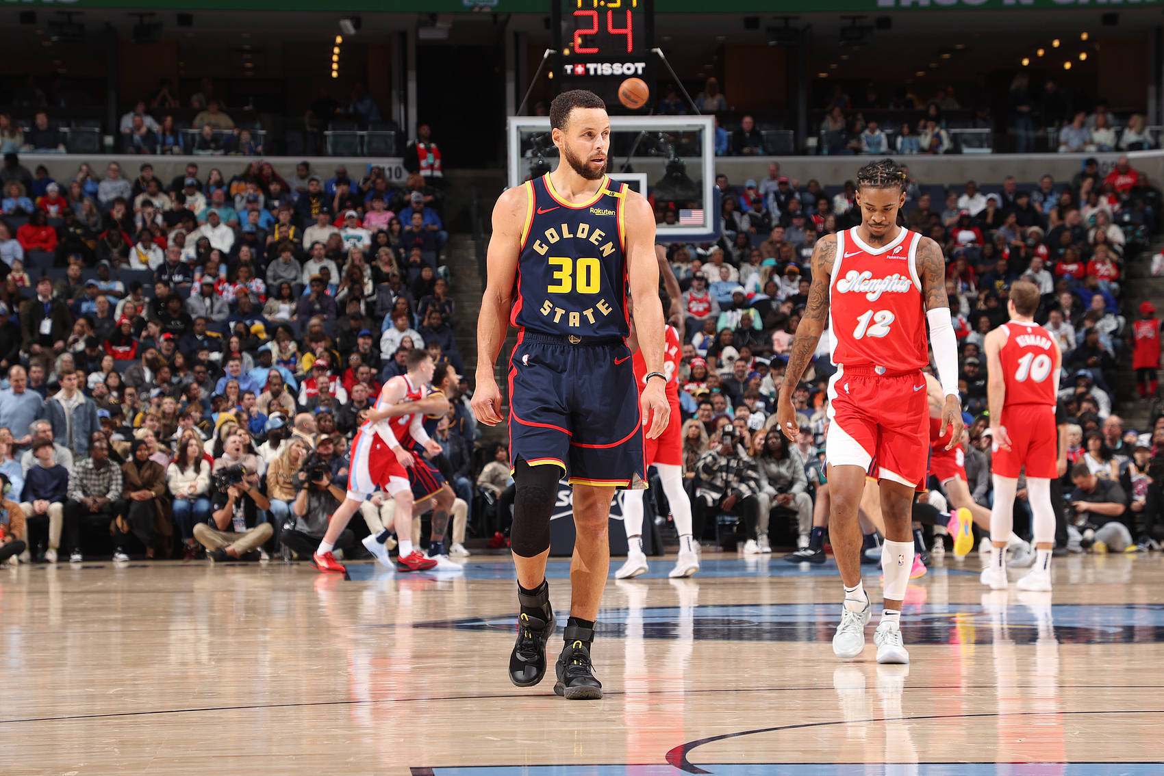 爱游戏体育:勇士队王朝的秘密揭秘：团队合作，永不放弃，铸就传奇的简单介绍