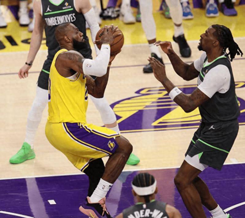 关于爱游戏体育：湖人队新赛季：布朗能否在防守端展现价值，成为球队的防守尖兵？的信息