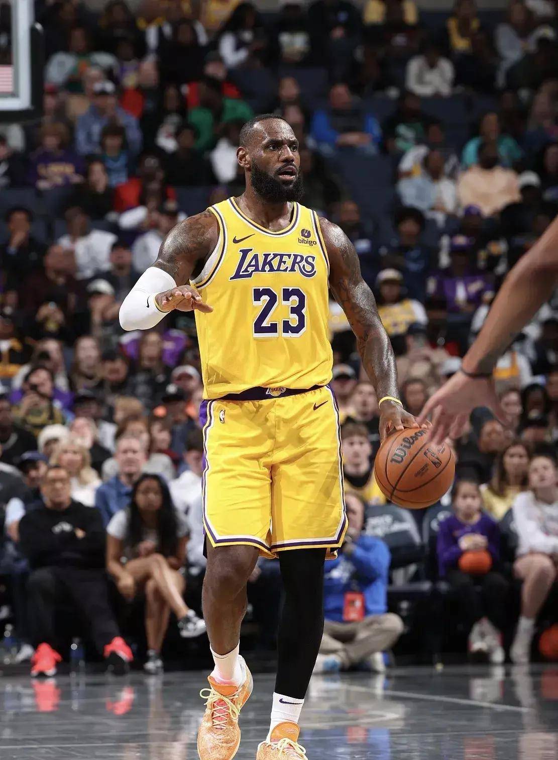 爱游戏体育：凯尔特人队防守策略：如何限制詹姆斯的突破和投篮？的简单介绍