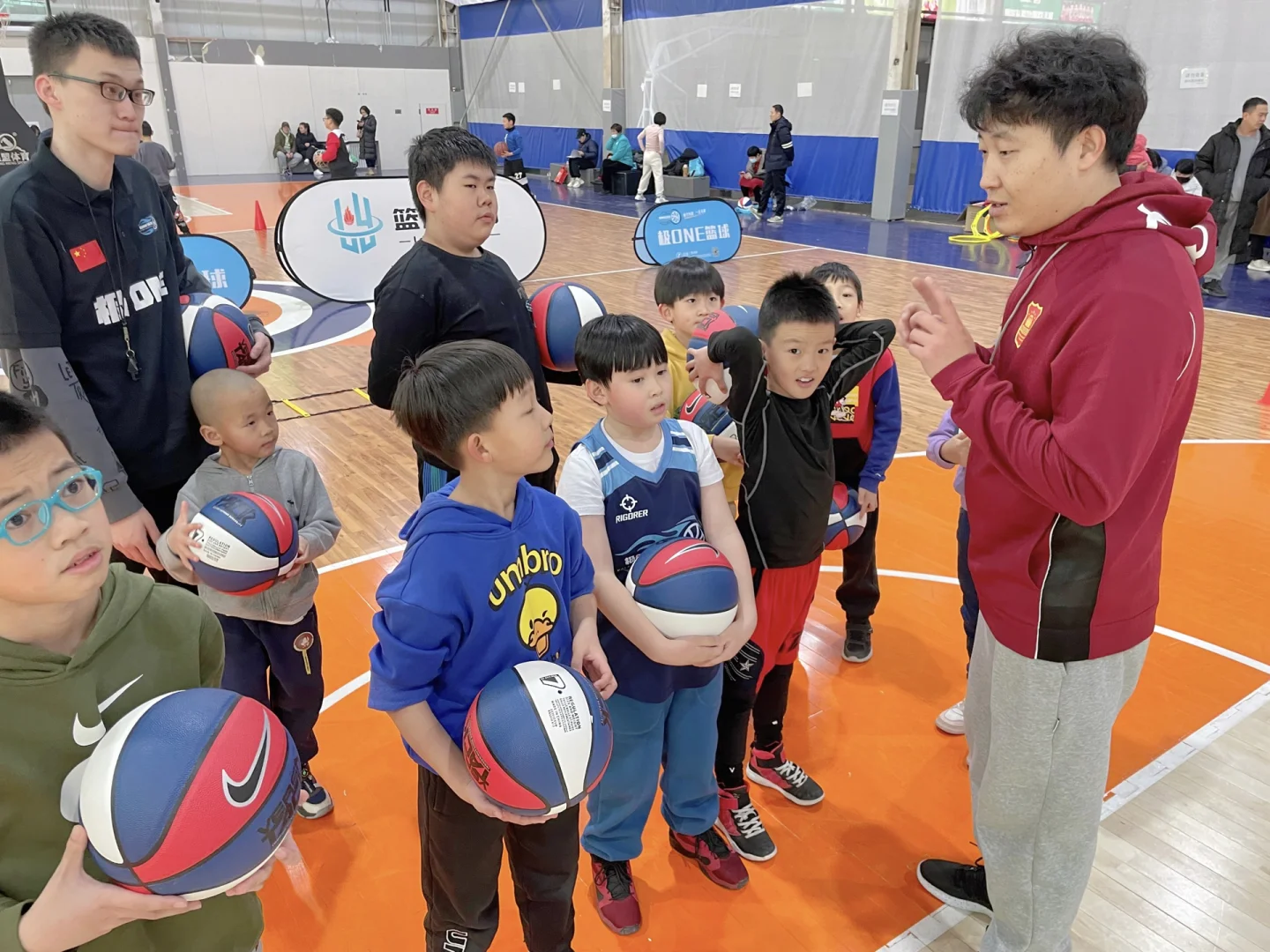 关于爱游戏体育：篮球训练营，如何才能避免虚假宣传，真正为孩子提供专业的篮球训练？的信息