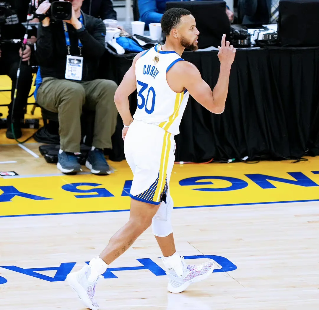 关于爱游戏体育:勇士队战术调整:科尔计划增加快速转移球和空切配合的信息 关于爱游戏体育:勇士队战术调整:科尔计划增加快速转移球和空切配合的信息