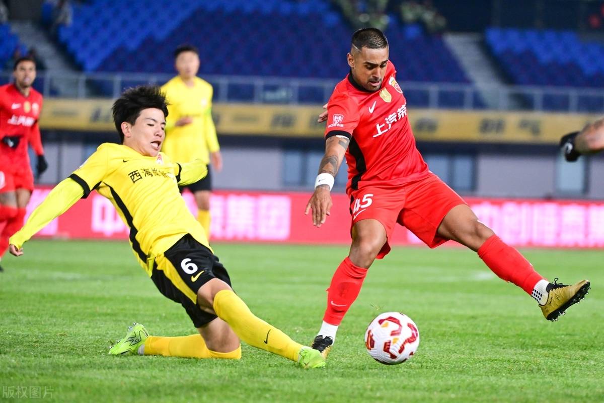 爱游戏体育：中超联赛VAR技术首次误判，引发争议风暴的简单介绍