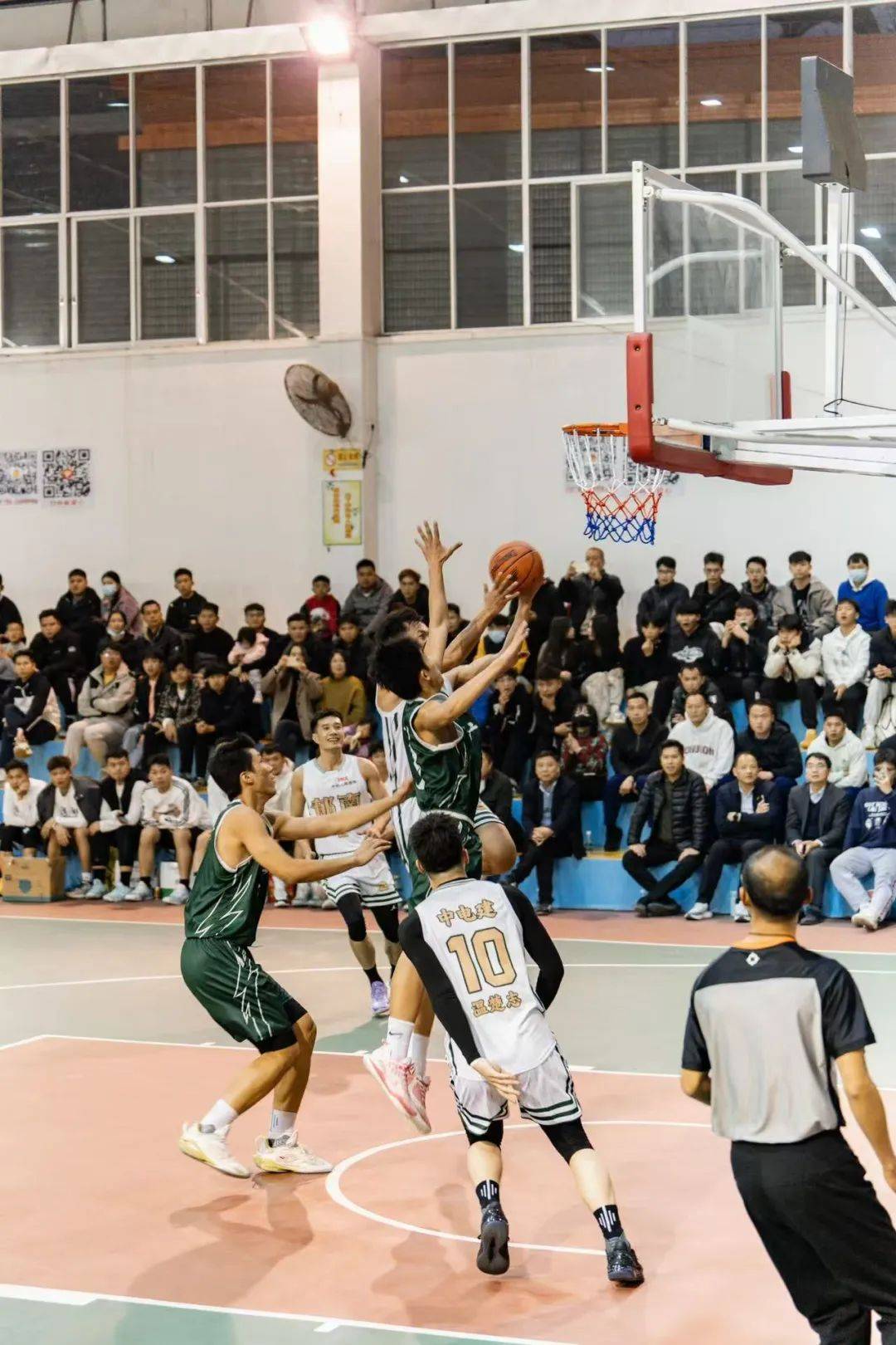 爱游戏体育：篮球公益基金会助力贫困地区篮球事业发展的简单介绍