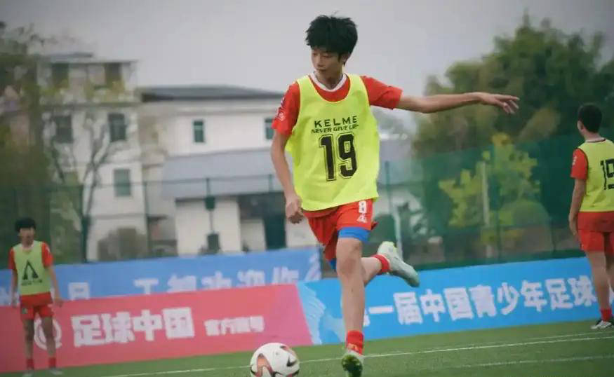 关于爱游戏体育:中国足球青训基地举办青少年足球比赛：检验青训成果，选拔优秀苗子的信息