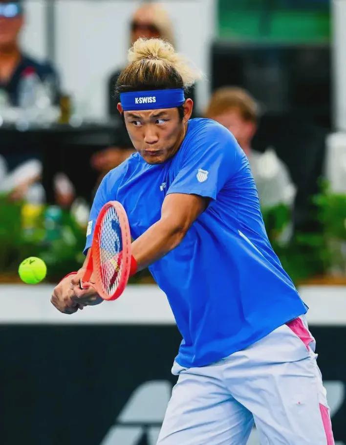 关于爱游戏体育:归化球员洛国富“激情四射”？球迷：除了激情，还有啥？的信息